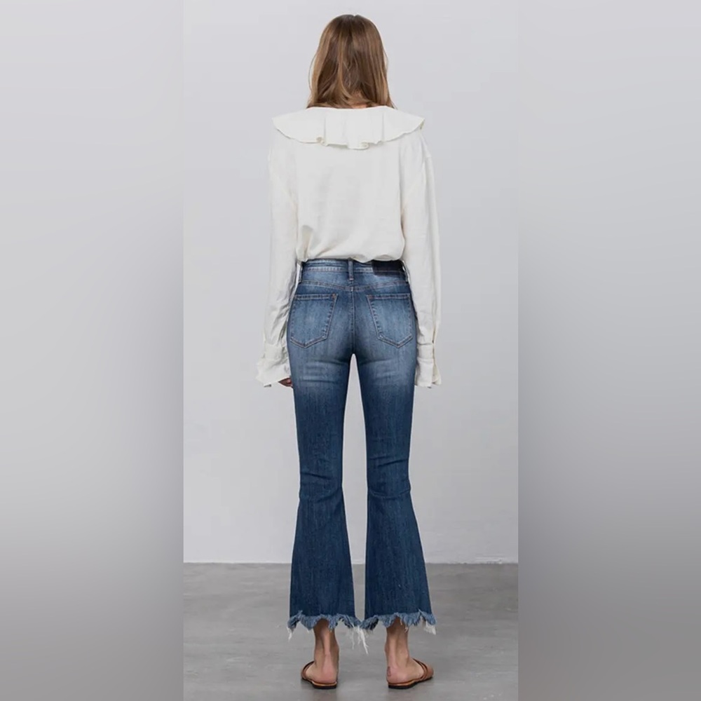 Mid Rise Cropped Jeans - Picture 3 of 4